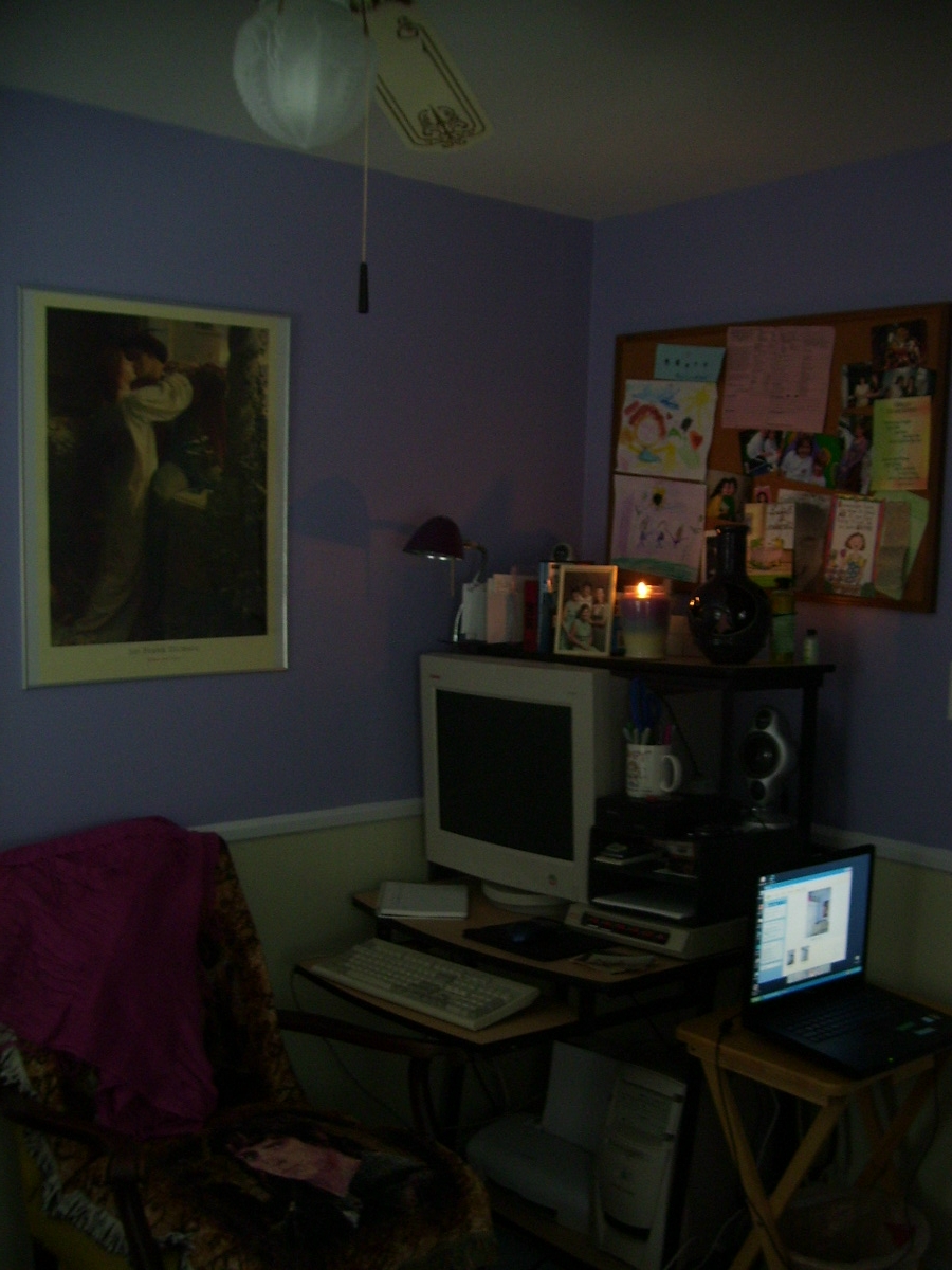 officedesk.jpg